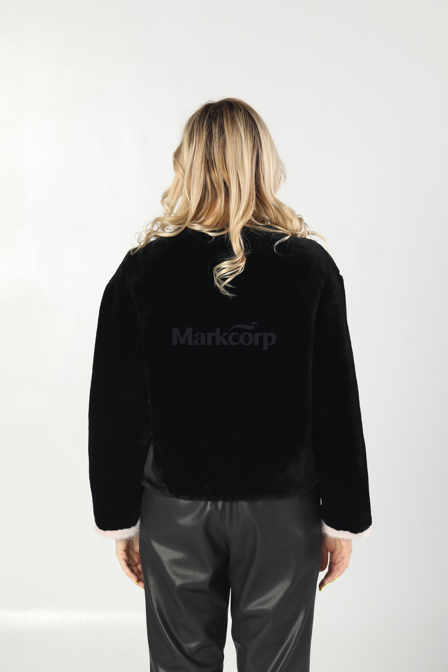 Markcorp Fashionable furs
